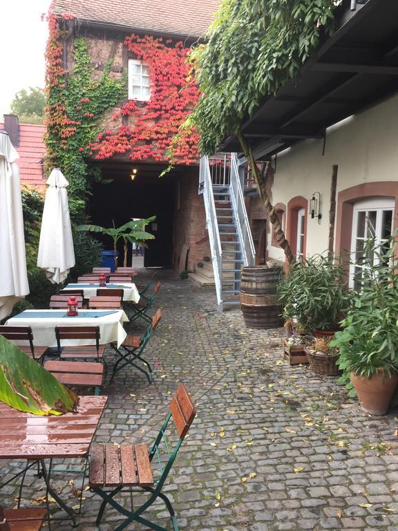 Alter Winzerhof Weisenheim Am Berg E.K. Hotel Luaran gambar