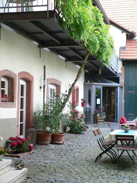 Alter Winzerhof Weisenheim Am Berg E.K. Hotel Luaran gambar