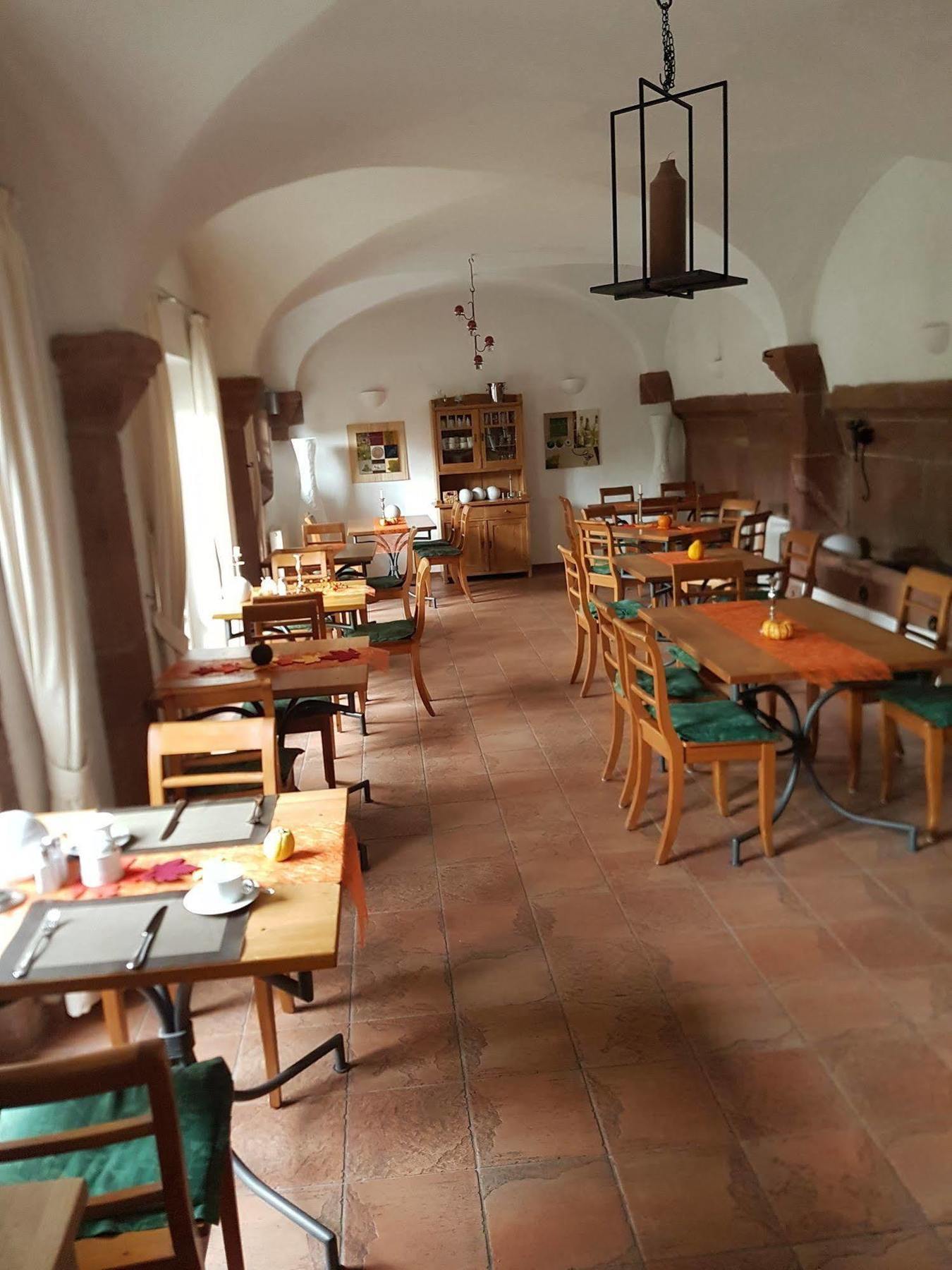 Alter Winzerhof Weisenheim Am Berg E.K. Hotel Luaran gambar