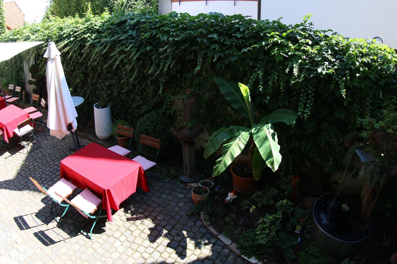 Alter Winzerhof Weisenheim Am Berg E.K. Hotel Luaran gambar